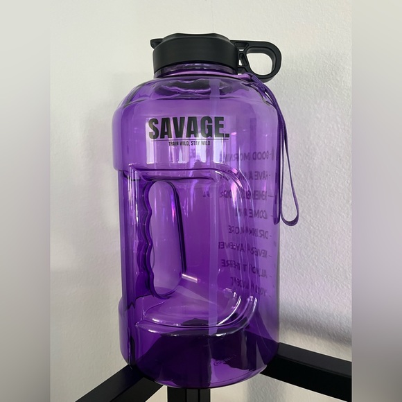 1 gallon BPA free reusable water bottle - Picture 3 of 11